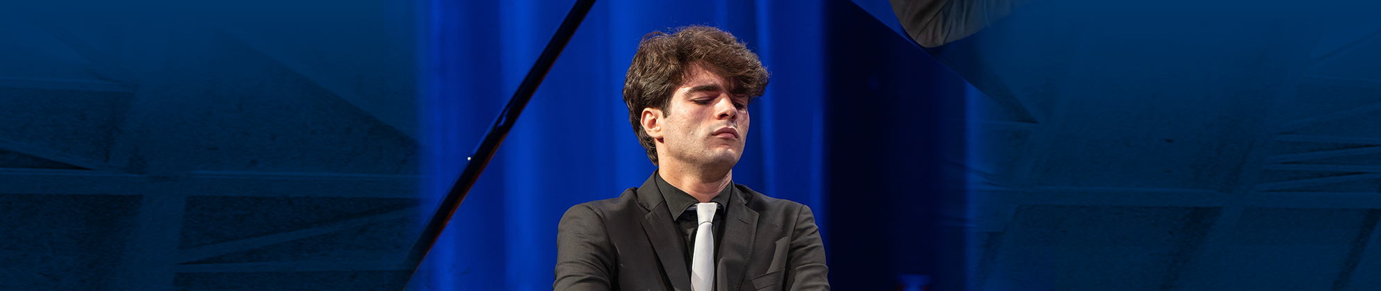 Elia Cecino, piano