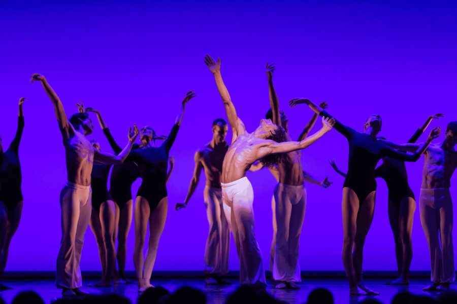 Bejart Ballet 7_danses_grecques_credit_Gregory_Batardon