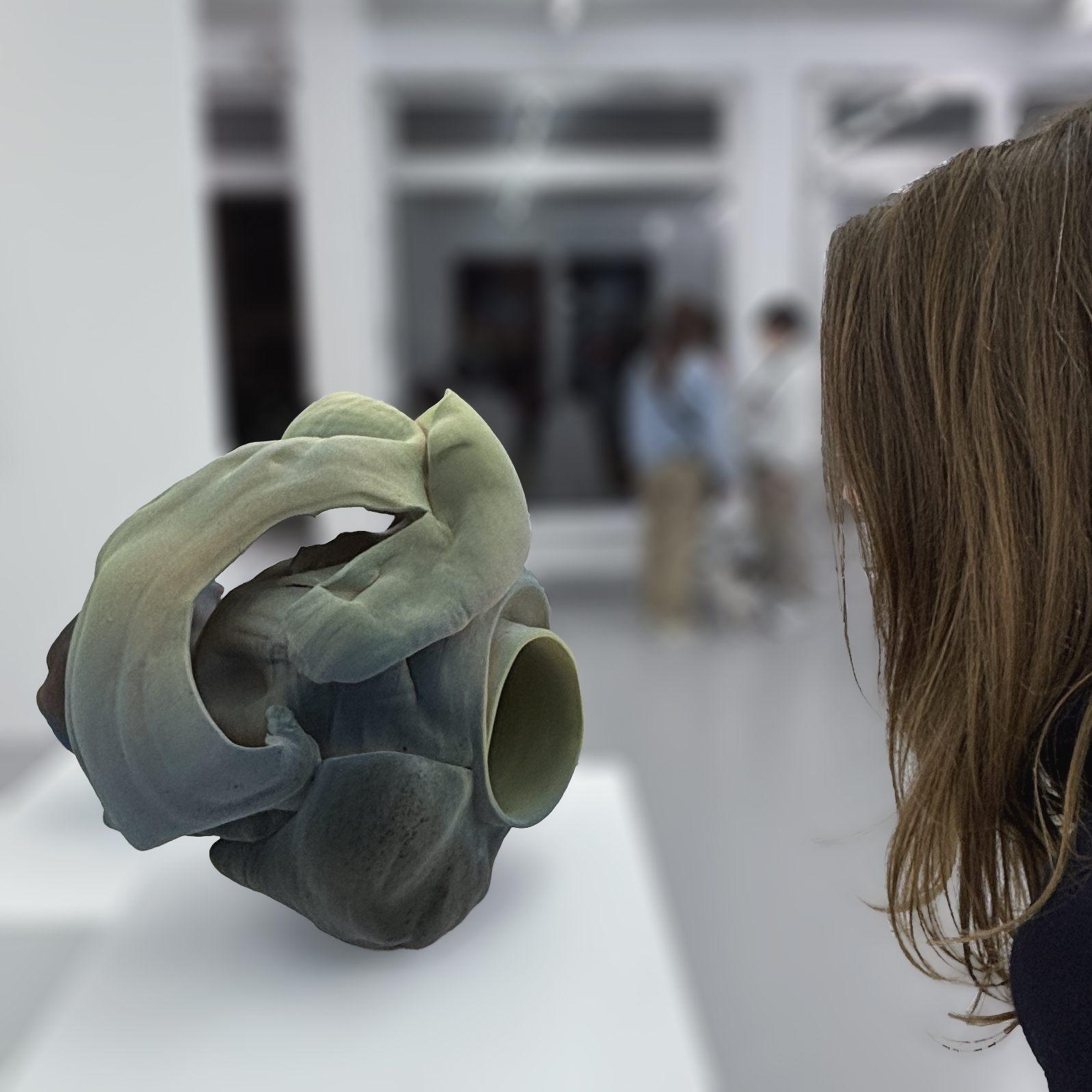 Portrait-et-oeuvre-de-Anne-Marie-Laureys-A-piece-os-sky-on-earth-opus#1_céramique_50x44x35cm_2025